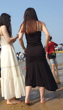 黑色长裙（18P），抓拍圆臀女孩[启明星街拍-ST7x7]